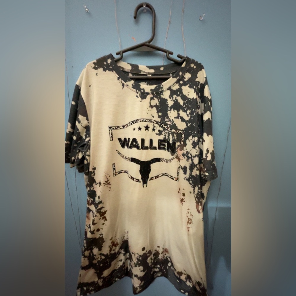 Wallen Tee